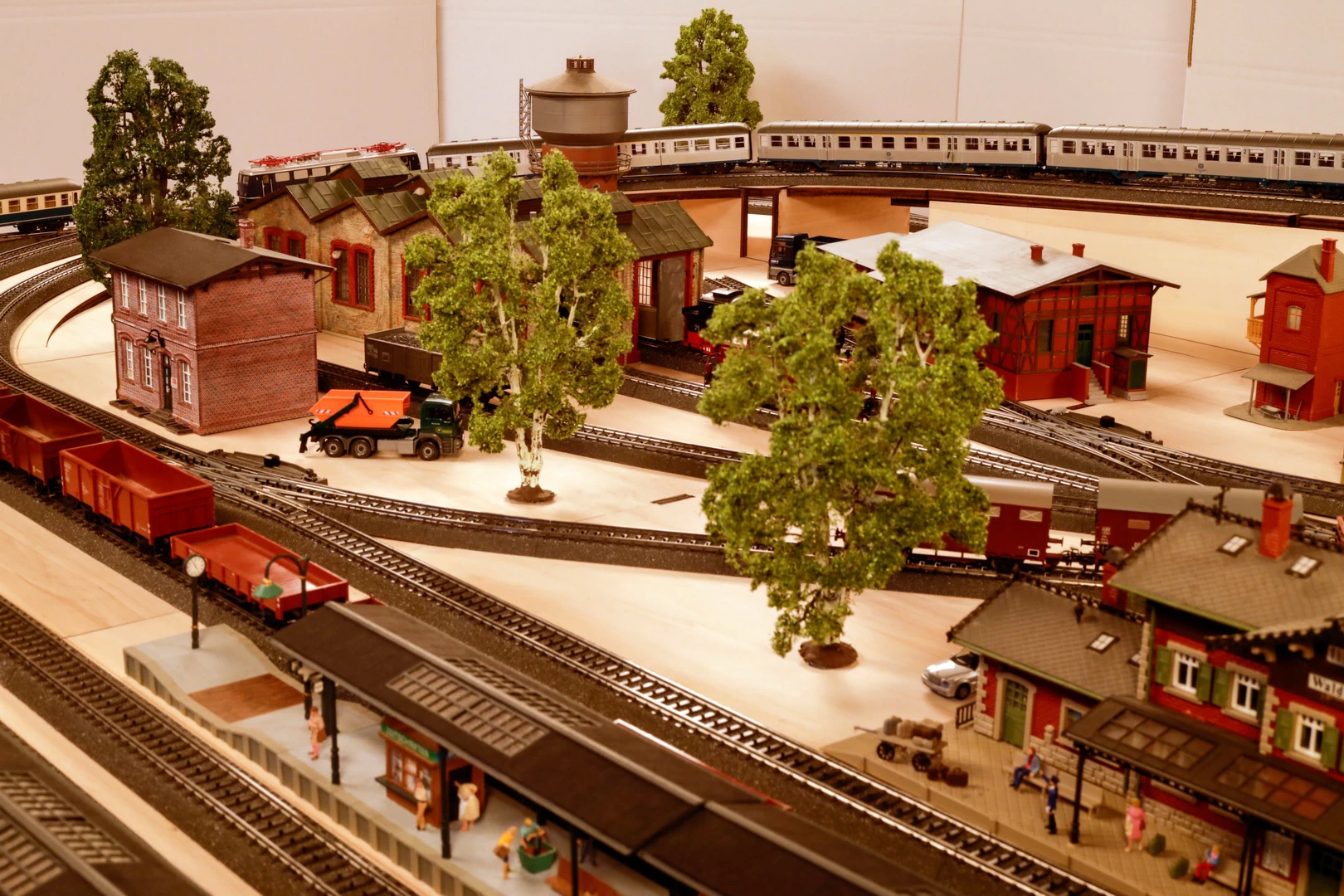 Groß-Burgstein mit Schattenbahnhof 300 x 150 cm